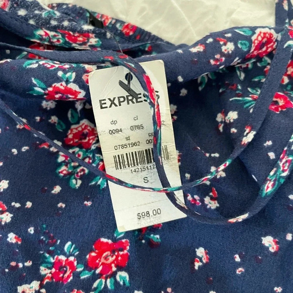 Express floral halter maxi dress - Picture 8 of 10
